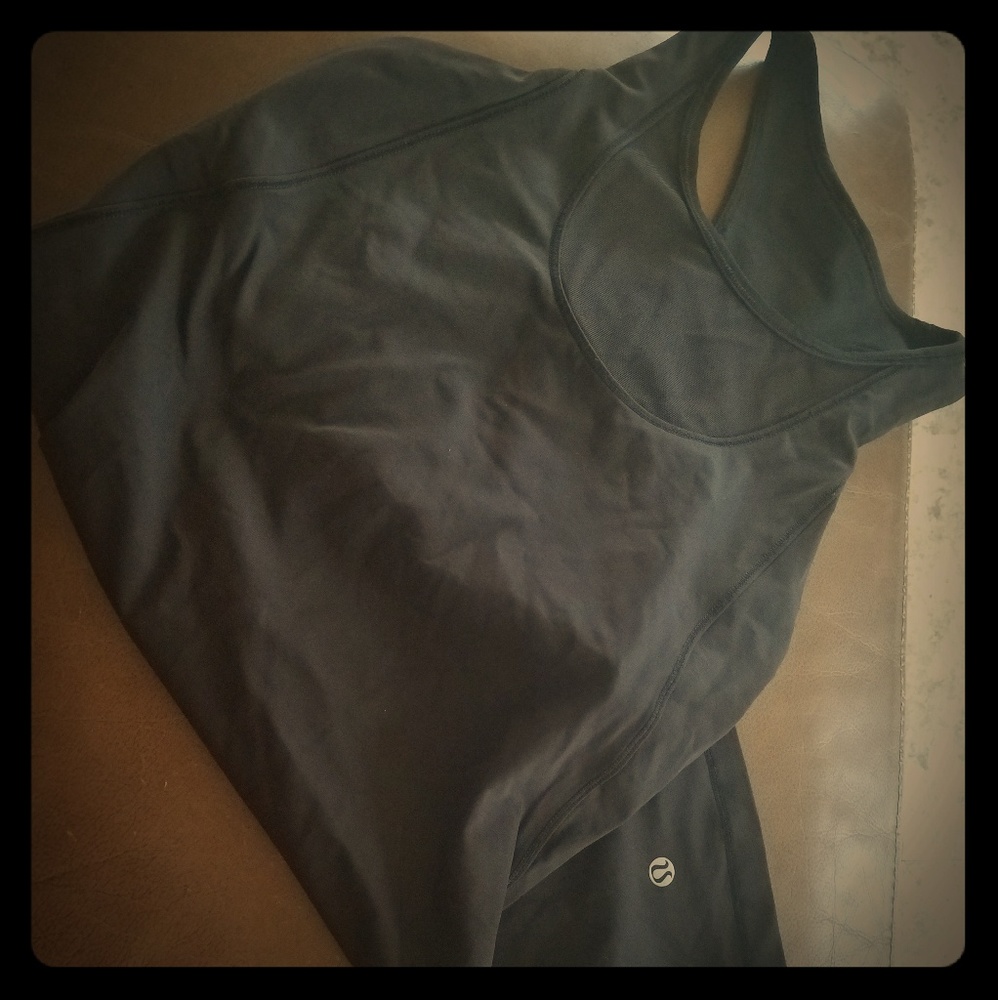Blk Lululemon Mesh trim athletic top size 8